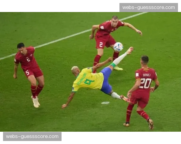 “实时：斯佩齐亚利用快速反击，由边路传中助攻前锋头球破门”