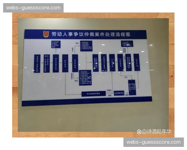 一次VAR裁决的全流程记录:从现场回看操作间到最终向观众播报决定 一次VAR裁决的全流程记录:从现场回看操作间到最终向观众播报决定